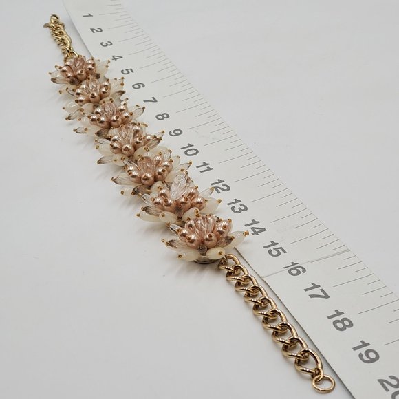 Banana Republic Flower Bib Necklace - Picture 15 of 16